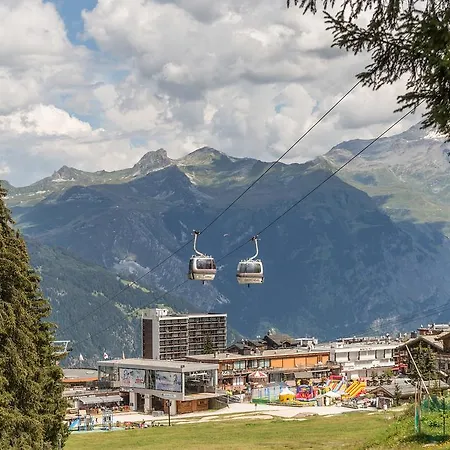 Pierre & Les Ecrins Aparthotel 3*